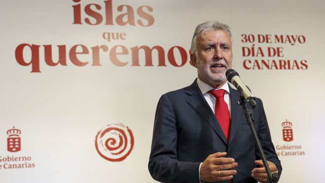 Ángel Víctor Torres, durante la ceremonia de entrega de los Premios Canarias 2023. / RAMÓN DE LA ROCHA-EFE