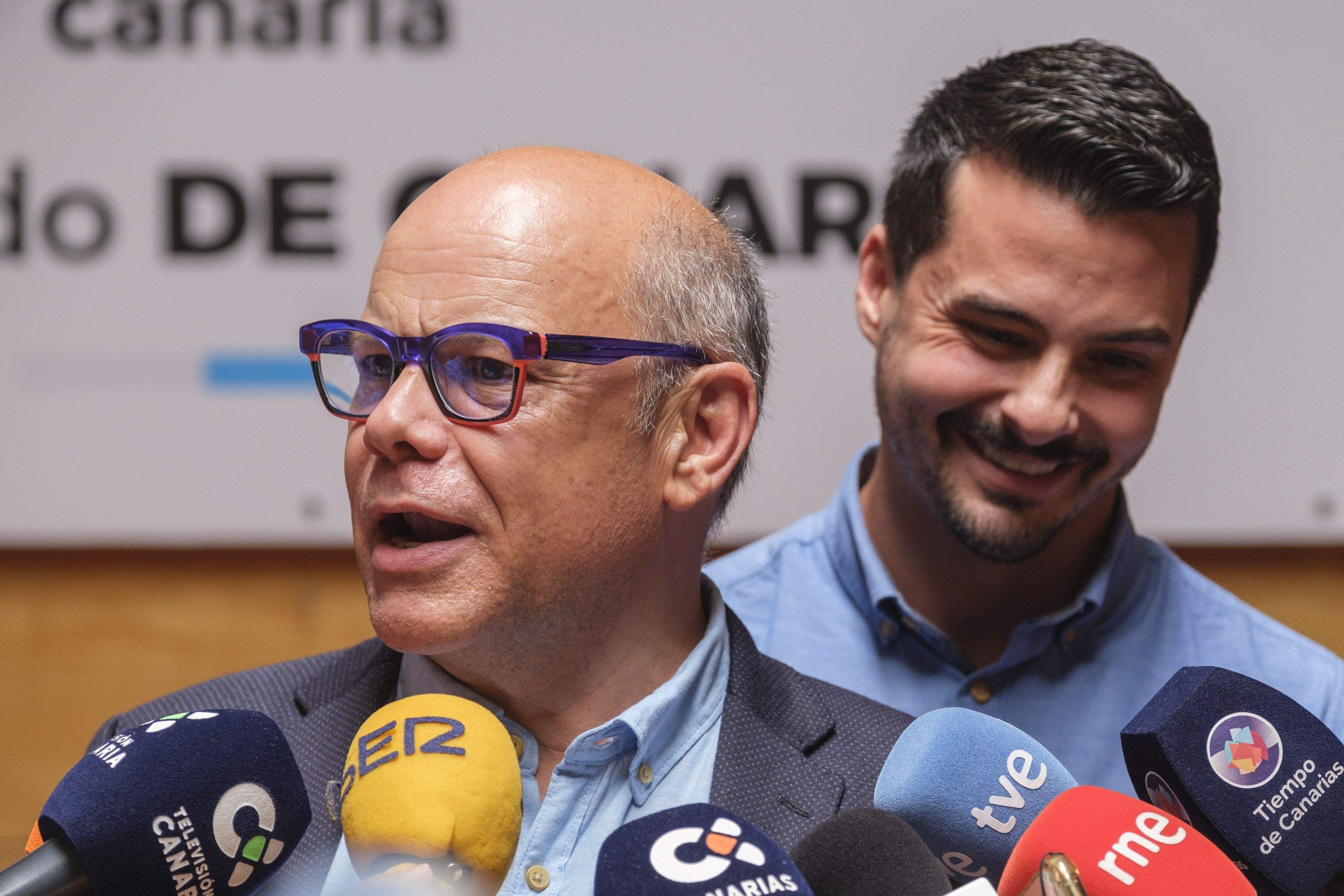 El portavoz de Coalición Canaria, José Miguel Barragán, y el secretario de Organización, David Toledo / EFE