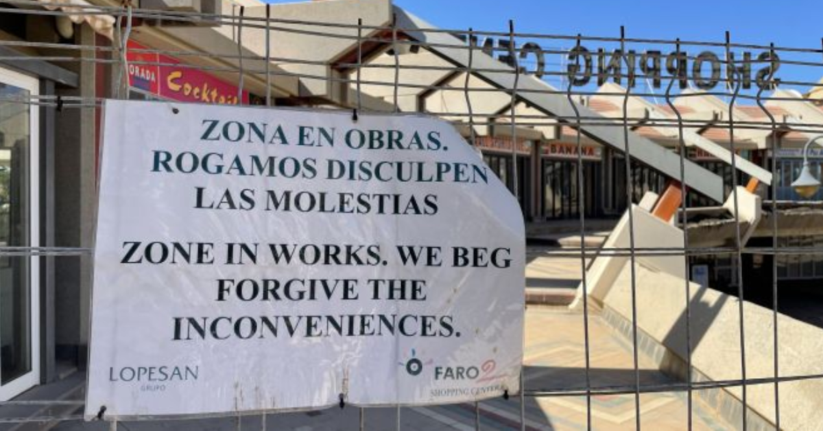 Cartel en el Centro Comercial Faro II / ATLÁNTICO HOY Cartel en el Centro Comercial Faro II / ATLÁNTICO HOY