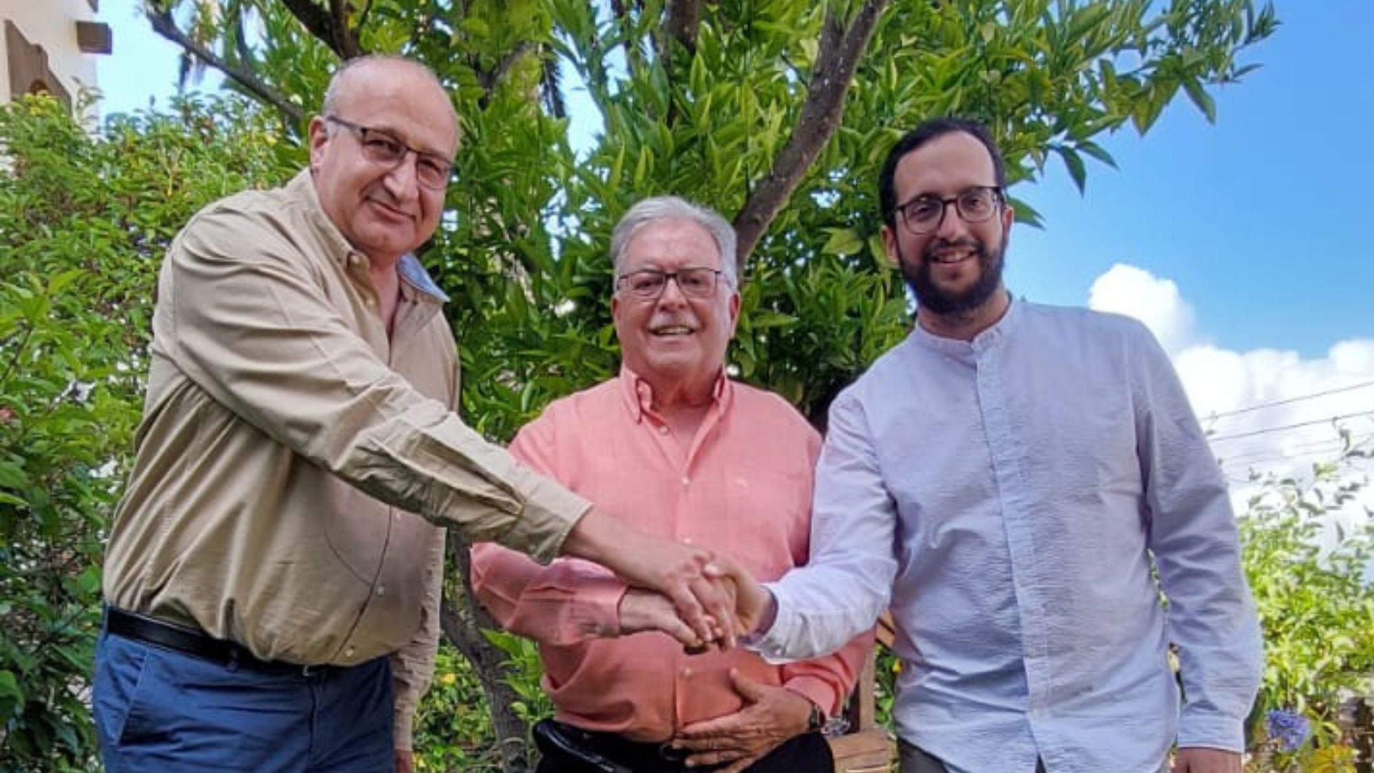 José Armengol, José Miguel Bravo de Laguna y Carlos Carrión, tras sellar su pacto de gobierno en Santa Brígida./ ARCHIVO