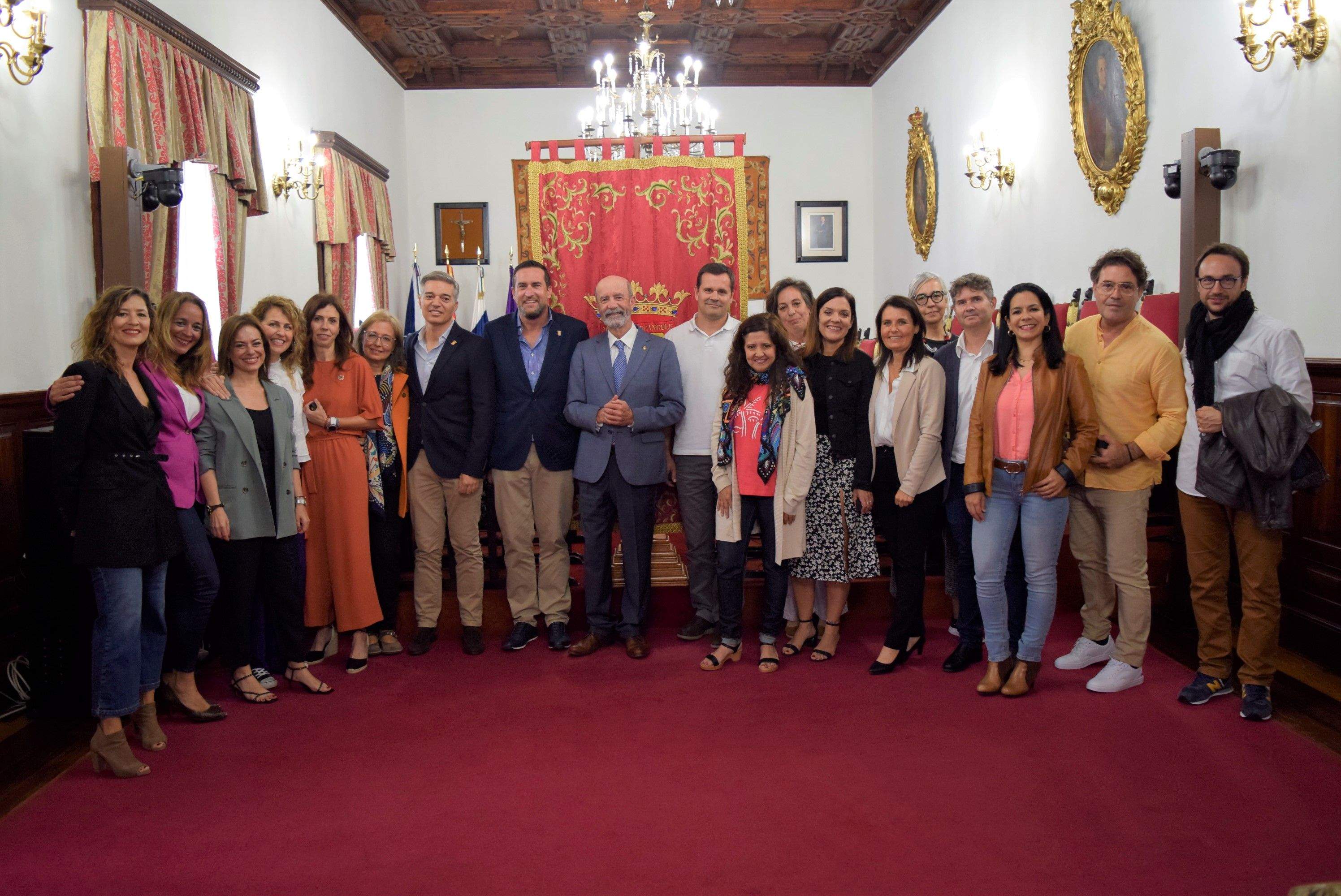 Acto protocolario de bienvenida a los 21 primeros empleados públicos en superar el proceso para la Gerencia de Urbanismo./ CEDIDA