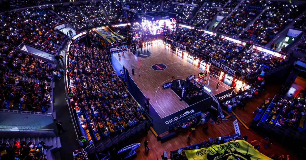 El Santiago Martín presenció la conquista de la tercera Copa Intercontinental en la historia del CB Canarias./ CB CANARIAS.