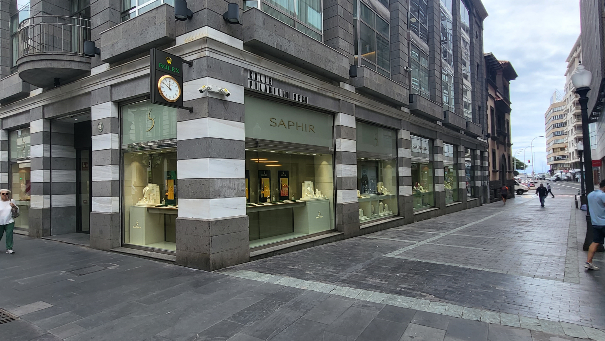 La Fiscalía pide cinco años de cárcel para el empleado de seguridad que robó en Saphir Triana. ATLÁNTICO HOY