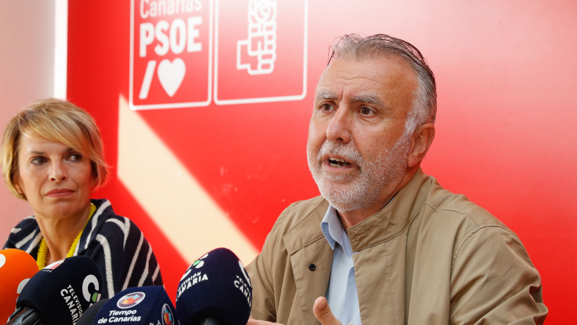 Ángel Víctor Torres tras la Comisión Ejecutiva Regional del PSOE / EFE - ELVIRA URQUIJO A. Ángel Víctor Torres tras la Comisión Ejecutiva Regional del PSOE / EFE - ELVIRA URQUIJO A.