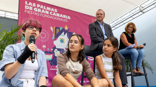Jóvenes de VOPIA durante la presentación para las Fiestas Fundacionales / AYUNTAMIENTO DE LAS PALMAS DE GRAN CANARIA