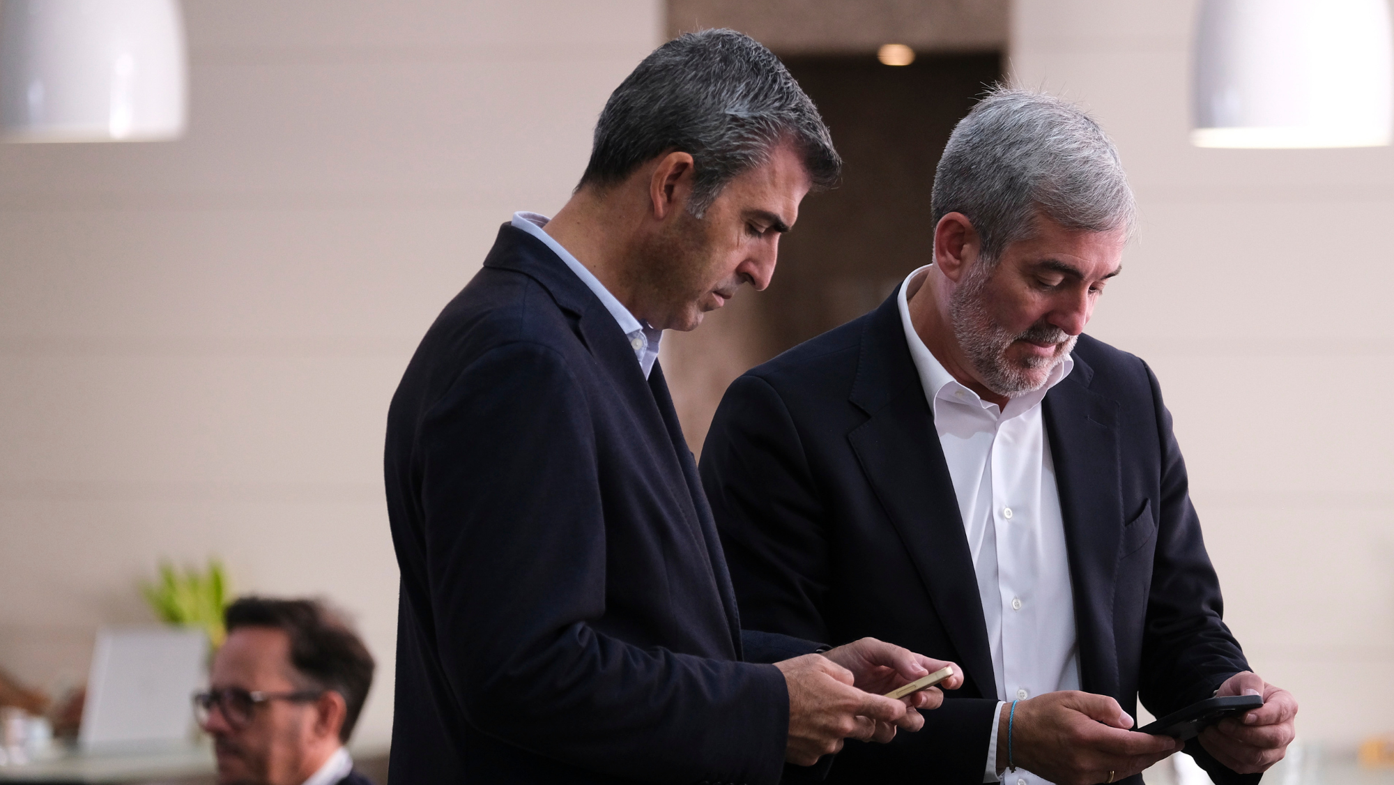 Manuel Domínguez (vicepresidente del Gobierno de Canarias, PP) y Fernando Clavijo (presidente, CC) / ÁNGEL MEDINA G.-EFE