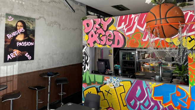 Interior de 'All or Nothing Burguer' / REDES