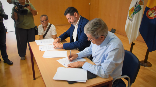 Firma del pacto en San Bartolomé de Tirajana / COALICIÓN CANARIA