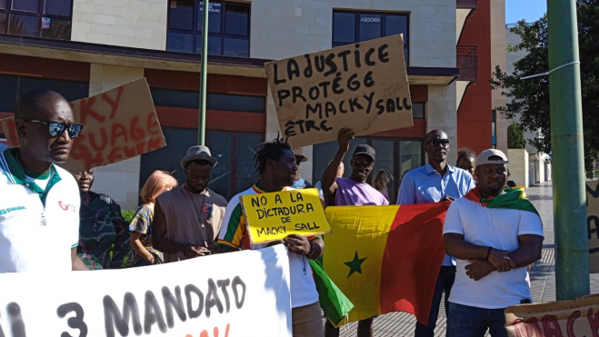 Protesta de senegaleses frente al consulado de su país / CEDIDA