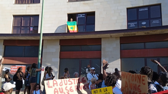Protesta de senegaleses frente al consulado de su país / CEDIDA