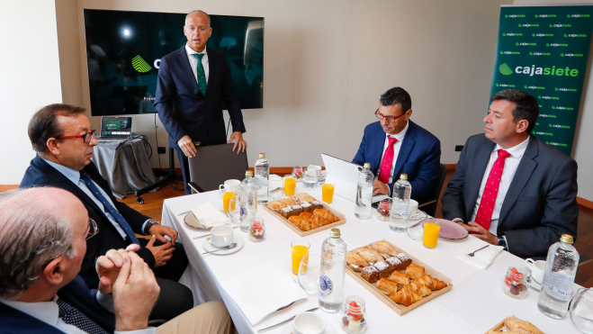 Desayuno de Cajasiete durante la presentación de los resultados del ejercicio de 2022 / EFE
