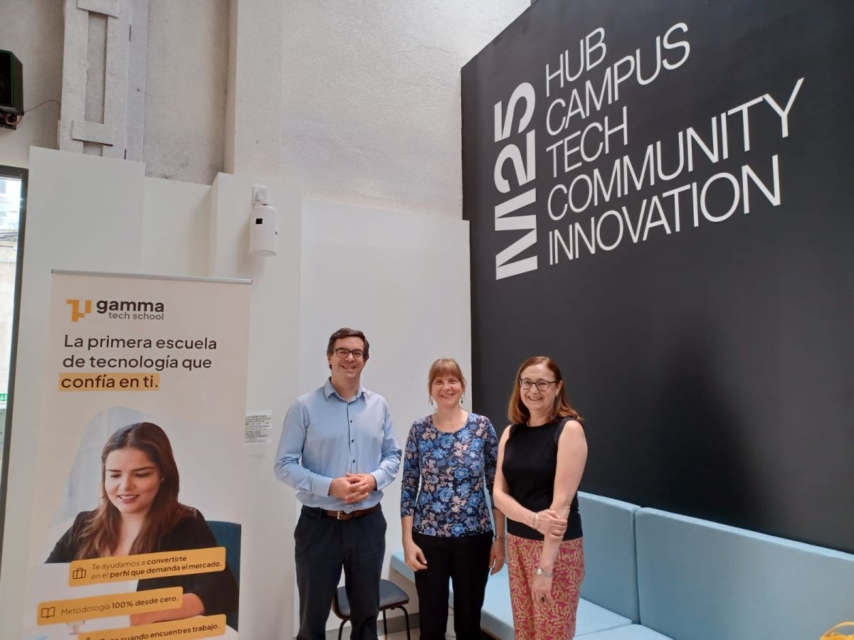Aitor Chinchetru, fundador de Gamma Tech School; Ivana Milojević, investigadora, escritora y profesora en Metafuture, y Blanca Bernabé, coordinadora académica en Unesco-Iesalc./ GAMMA TECH SCHOOL