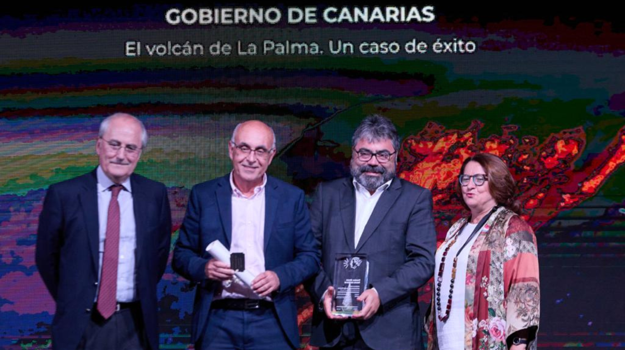 Ricardo Pérez y Juan Manuel Pardellas recogen el premio Ramón del Corral./ CEDIDA