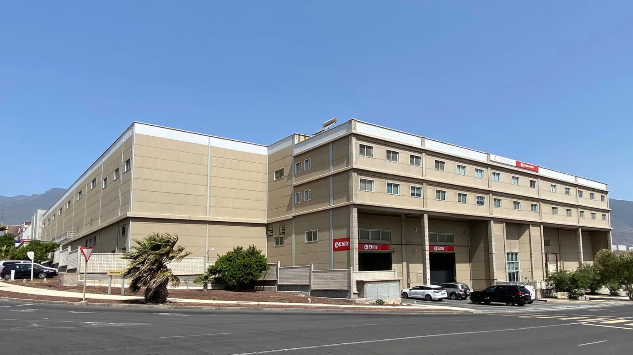 Centro logístico de Ehlis en el polígono de Güimar./ CEDIDA
