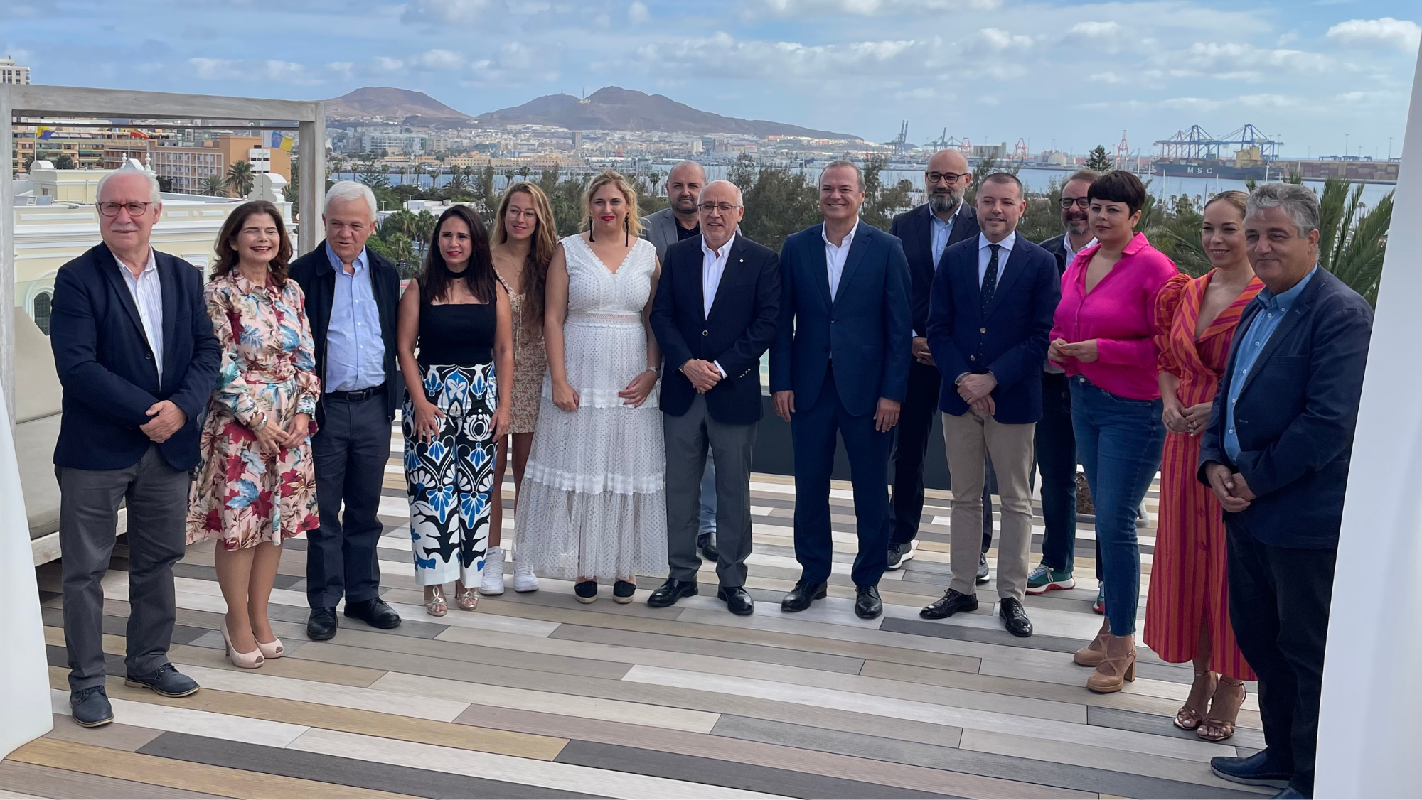 PSOE y NC sellan el pacto de gobierno en el Cabildo a partir de 15 ideas programáticas / AH