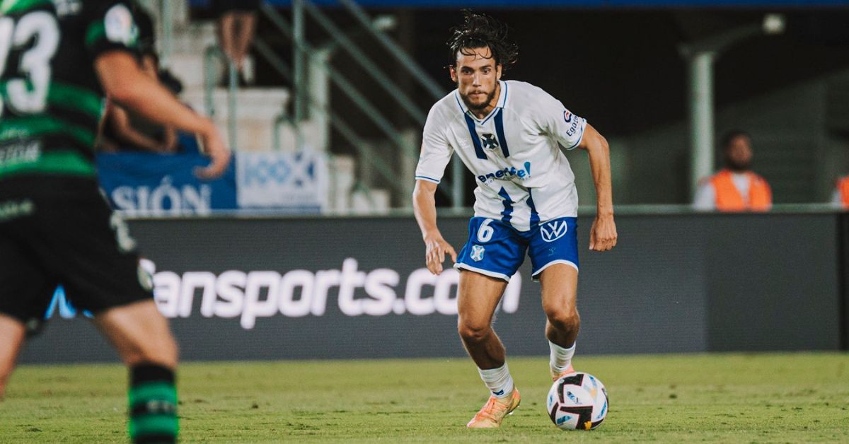 La mejor racha del CD Tenerife esta temporada coincidió con la recuperación de Alexandre Corredera, que seguirá de blanquiazul hasta 2026./ CD TENERIFE.