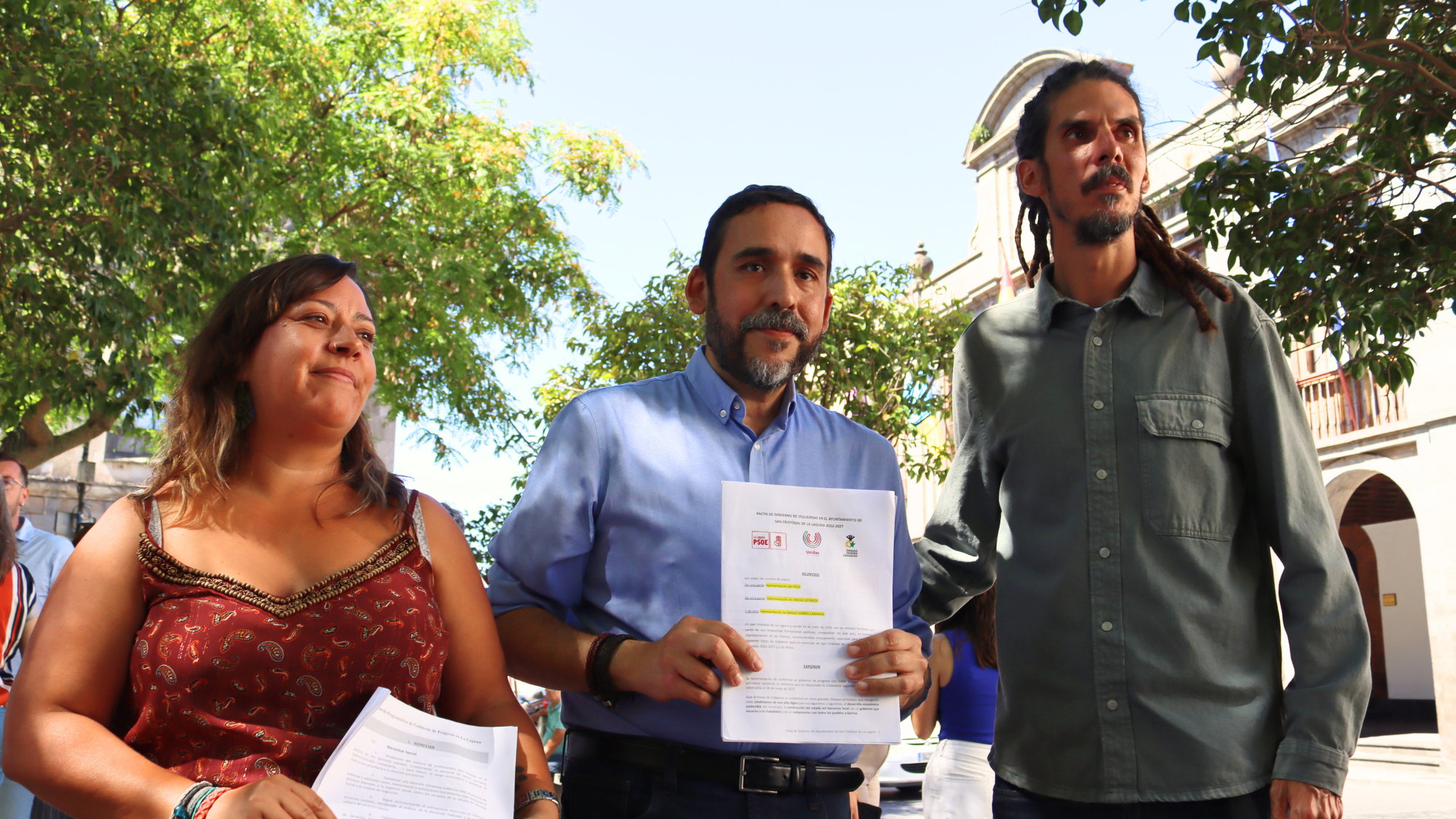 Los concejales de Unidas Sí Podemos y Drago Verdes Canarias, Rubens Ascanio (c) y Alberto Rodríguez (d) e Idaira Afonso, coportavoz de Unidas Se Puede en La Laguna. / ATLÁNTICO HOY