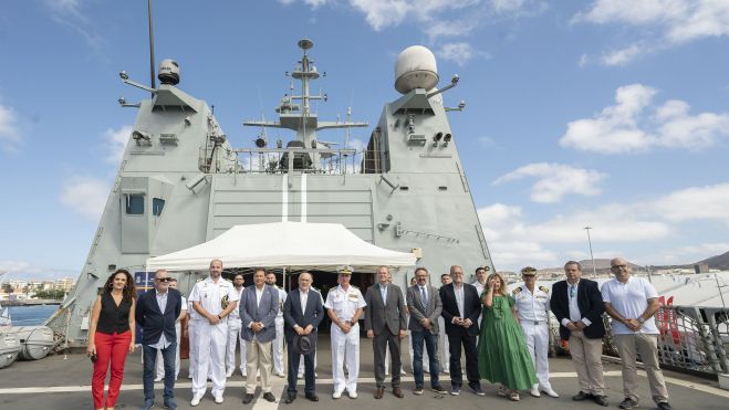 Visita al buque de la armada