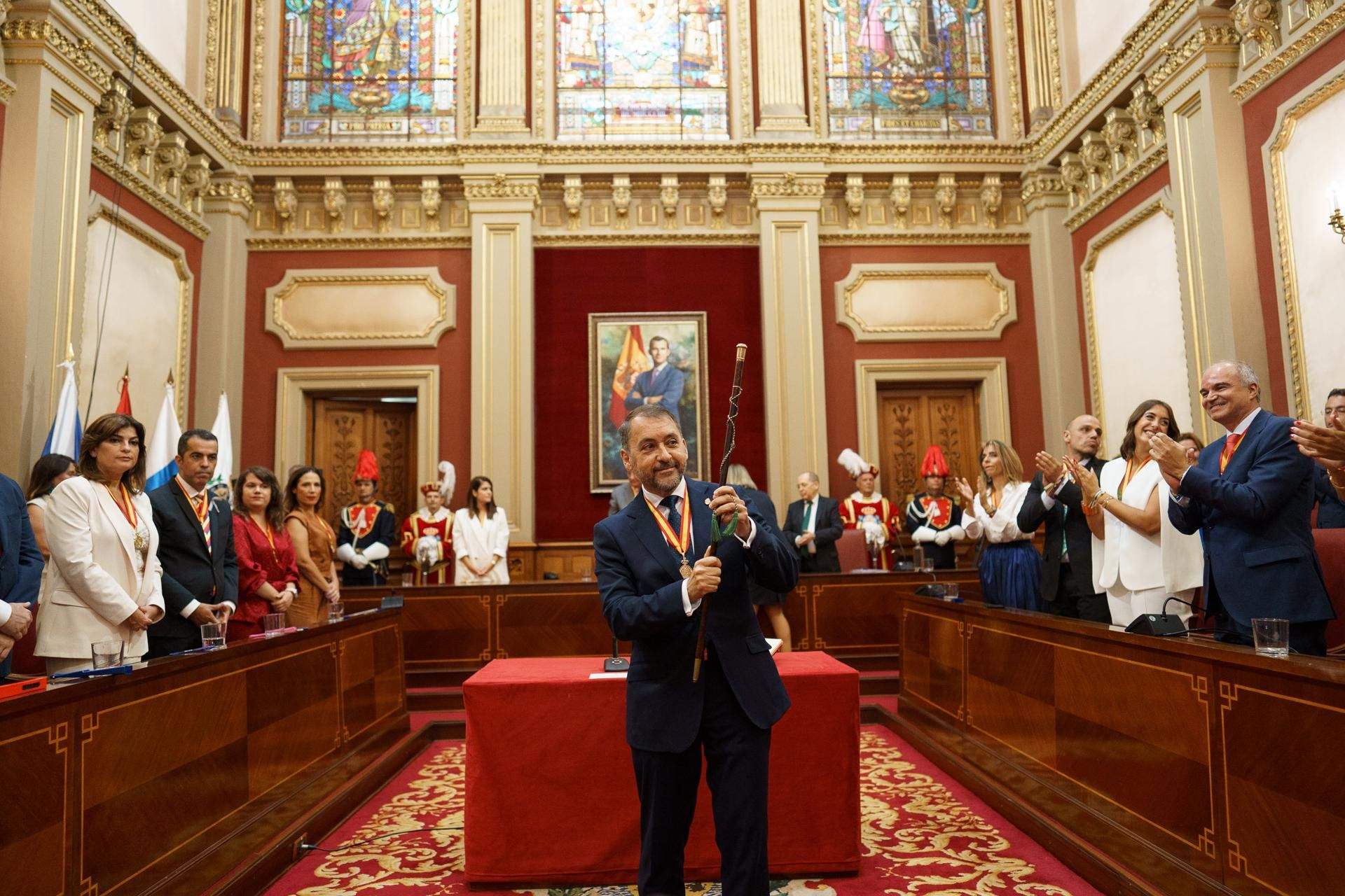 José Manuel Bermúdez, de Coalición Canarias, reelegido alcalde de Santa Cruz de Tenerife./ EFE - RAMÓN DE LA ROCHA