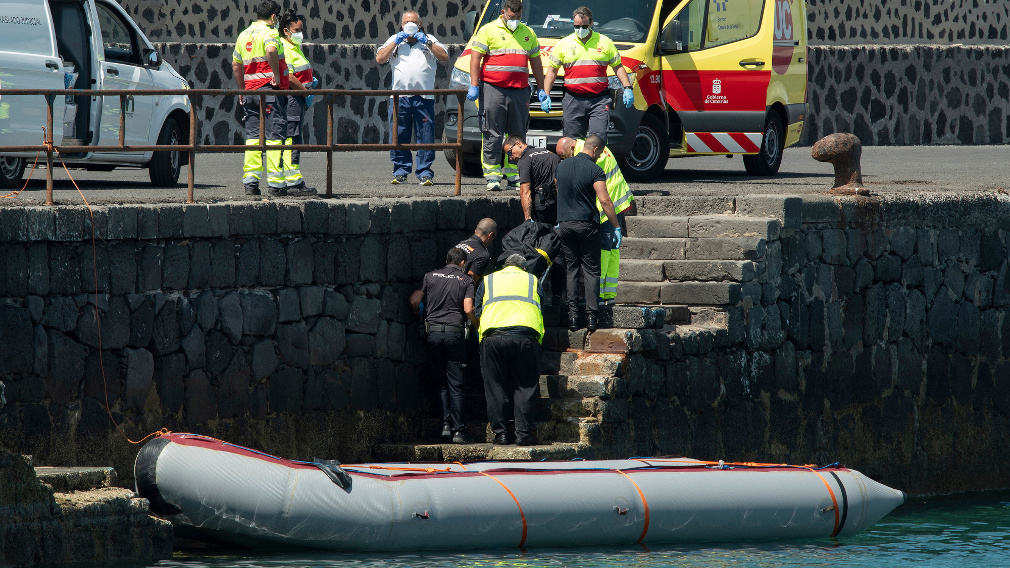 Las Fiscalía denuncia omisión de socorro a la zódiac que se hundió tras más de 10 horas esperando / ADRIEL PERDONO - EFE