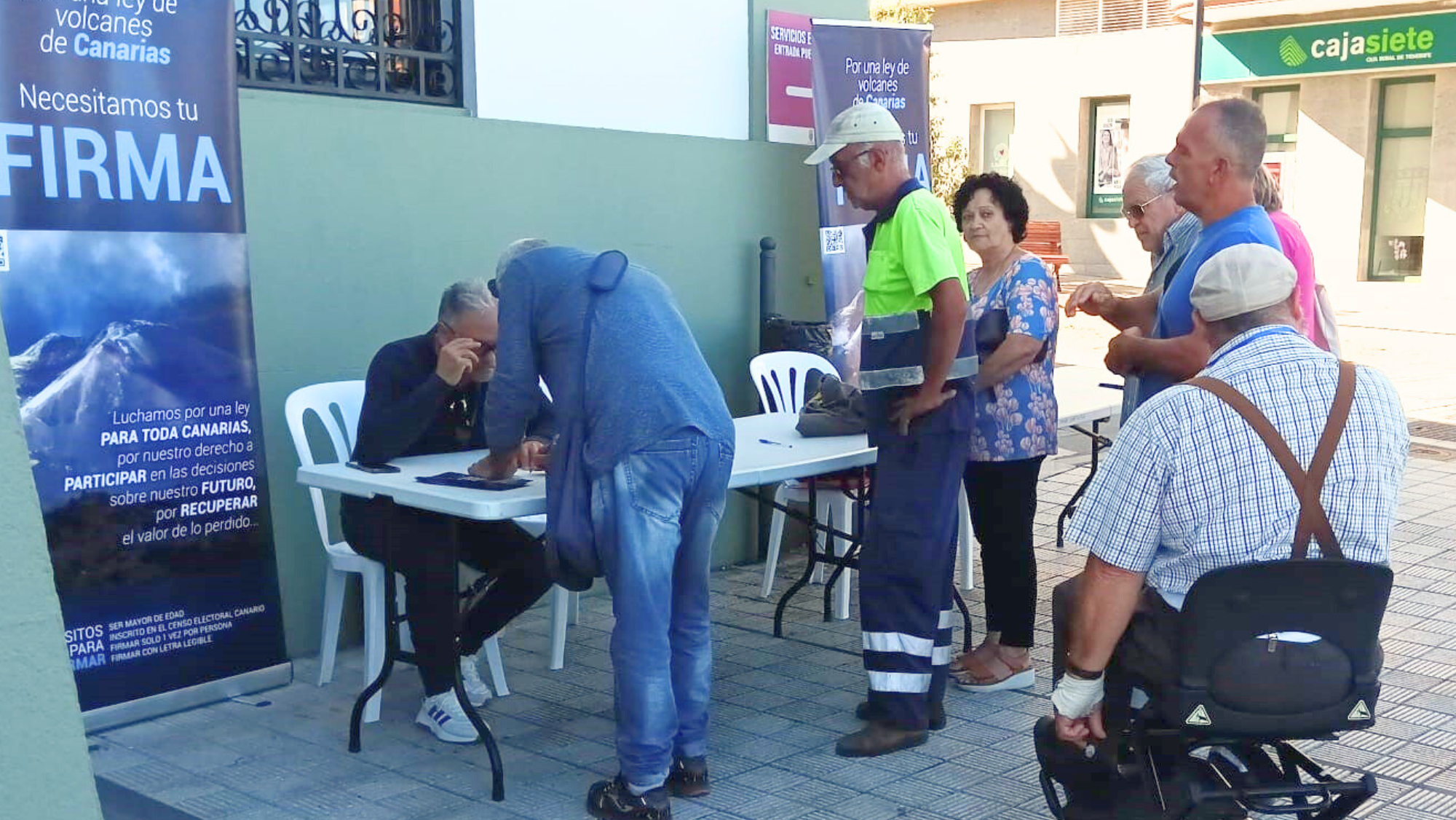 Recogida de firmas para una Ley de Volcanes. / CEDIDA