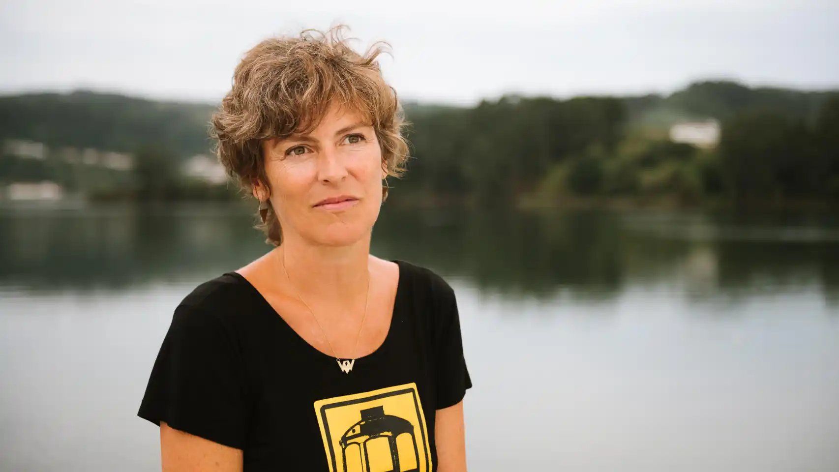 La actriz canaria Mónica López coprotagoniza la serie Rapa, que acaba de lanzar su segunda temporada, junto a Javier Cámara./ REDES @miquelgomez71