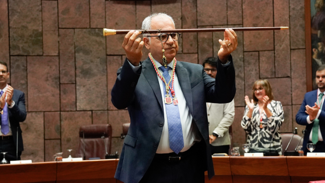 Casimiro Curbelo en su proclamación como presidente / CABILDO DE LA GOMERA Casimiro Curbelo en su proclamación como presidente / CABILDO DE LA GOMERA