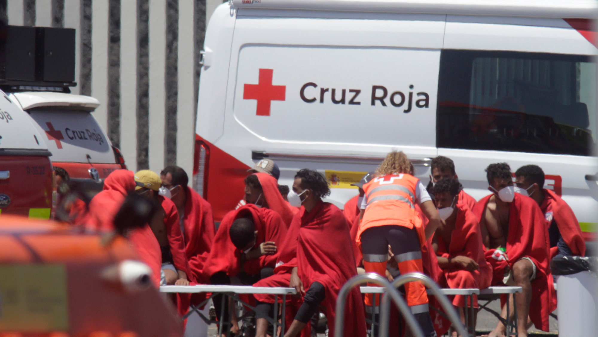 La patera rescatada por Salvamento Marítimo / EFE- ADRIEL PERDOMO