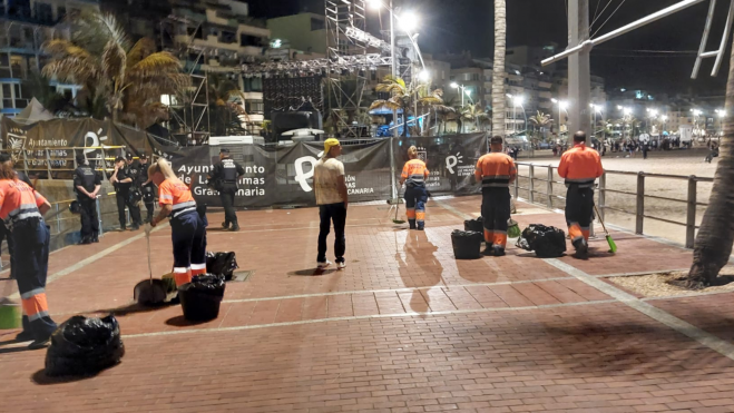 El equipo de limpieza del municipio trabajando / AYUNTAMIENTO DE LAS PALMAS DE GRAN CANARIA El equipo de limpieza del municipio trabajando / AYUNTAMIENTO DE LAS PALMAS DE GRAN CANARIA