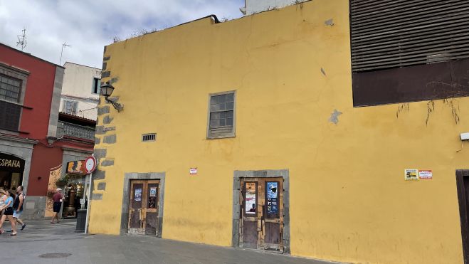En la imagen, el edificio ubicado en el número de la calle Triana desde la calle Lentini