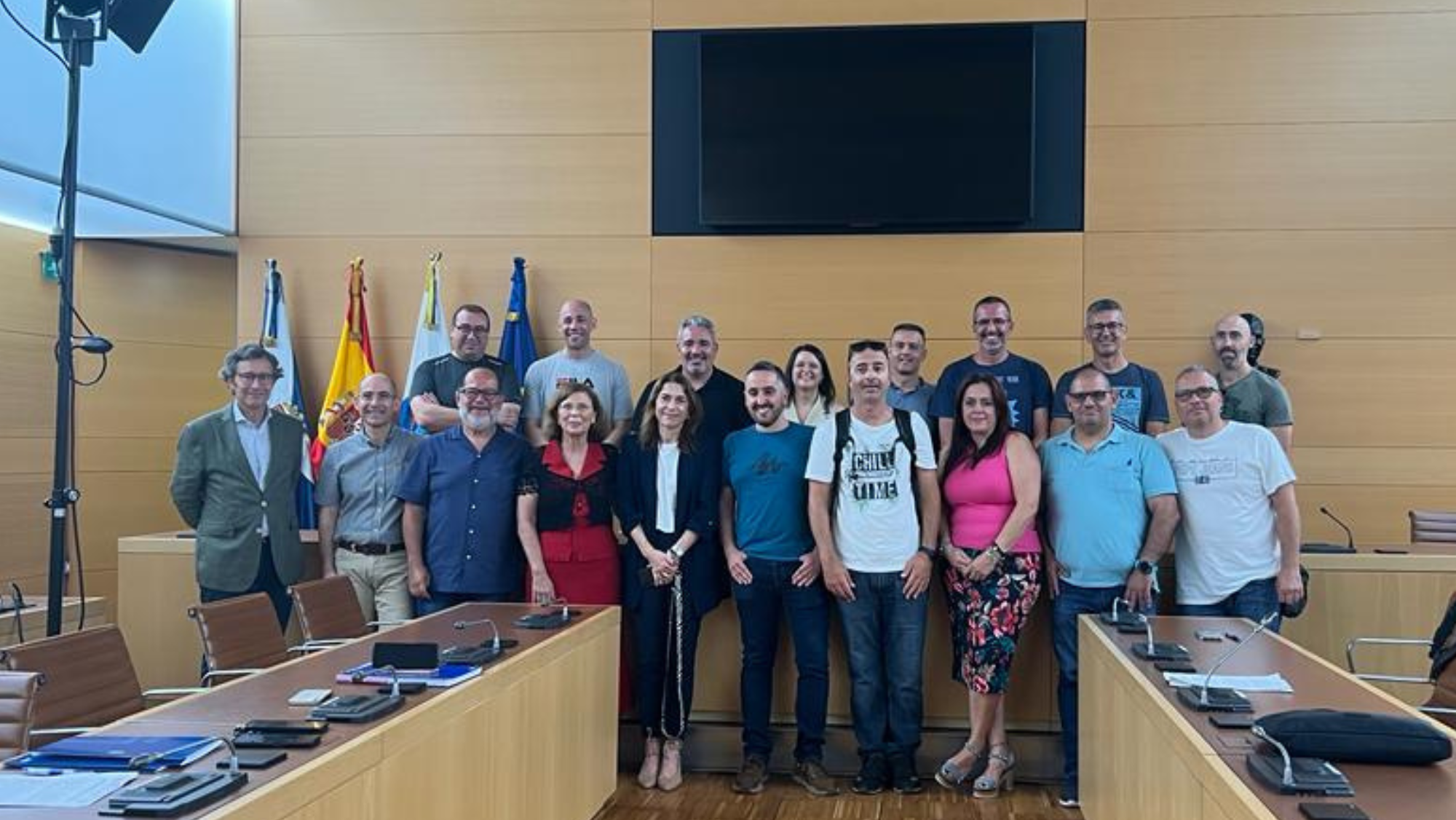 Trabajadores del tranvía tras la firma del preacuerdo. / CEDIDA Trabajadores del tranvía tras la firma del preacuerdo. / CEDIDA