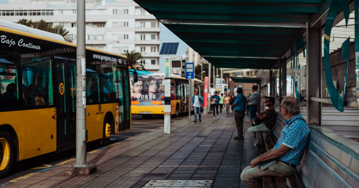 Pelea en Las Palmas: tres jóvenes detenidos tras un violento enfrentamiento con un destornillador. En la imagen, parada de San Telmo. / GUAGUAS MUNICIPALES