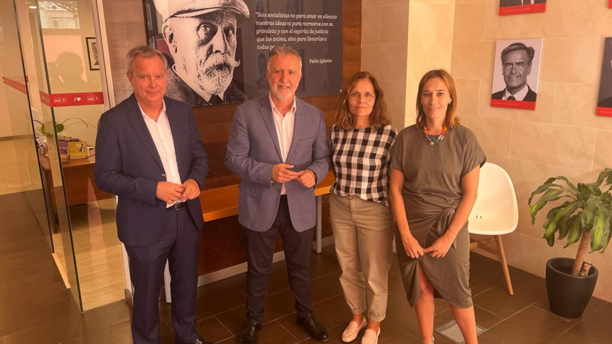 Ángel Víctor Torres, junto a Sebastián Franquis, Rosa Bella Cabrera y Nira Fierro, los nuevos portavoz del Grupo Parlamentario Socialista.