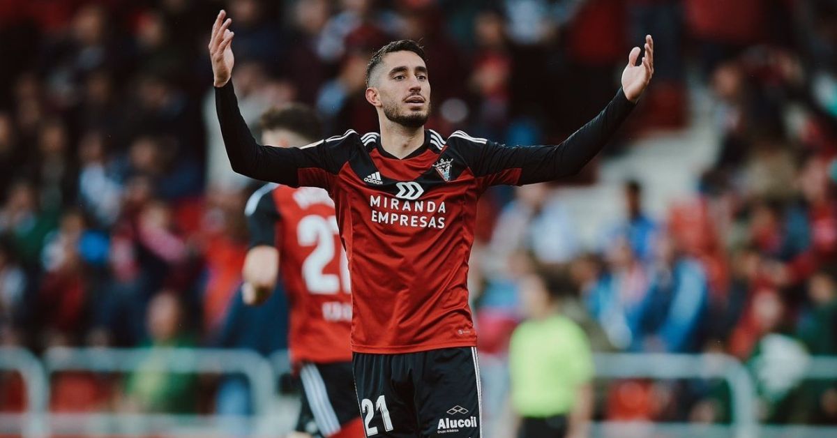 La temporada pasada el nuevo fichaje del Tenerife jugó en el Mirandés, donde anotó siete goles en Liga y repartió cuatro asistencia./ LALIGA.