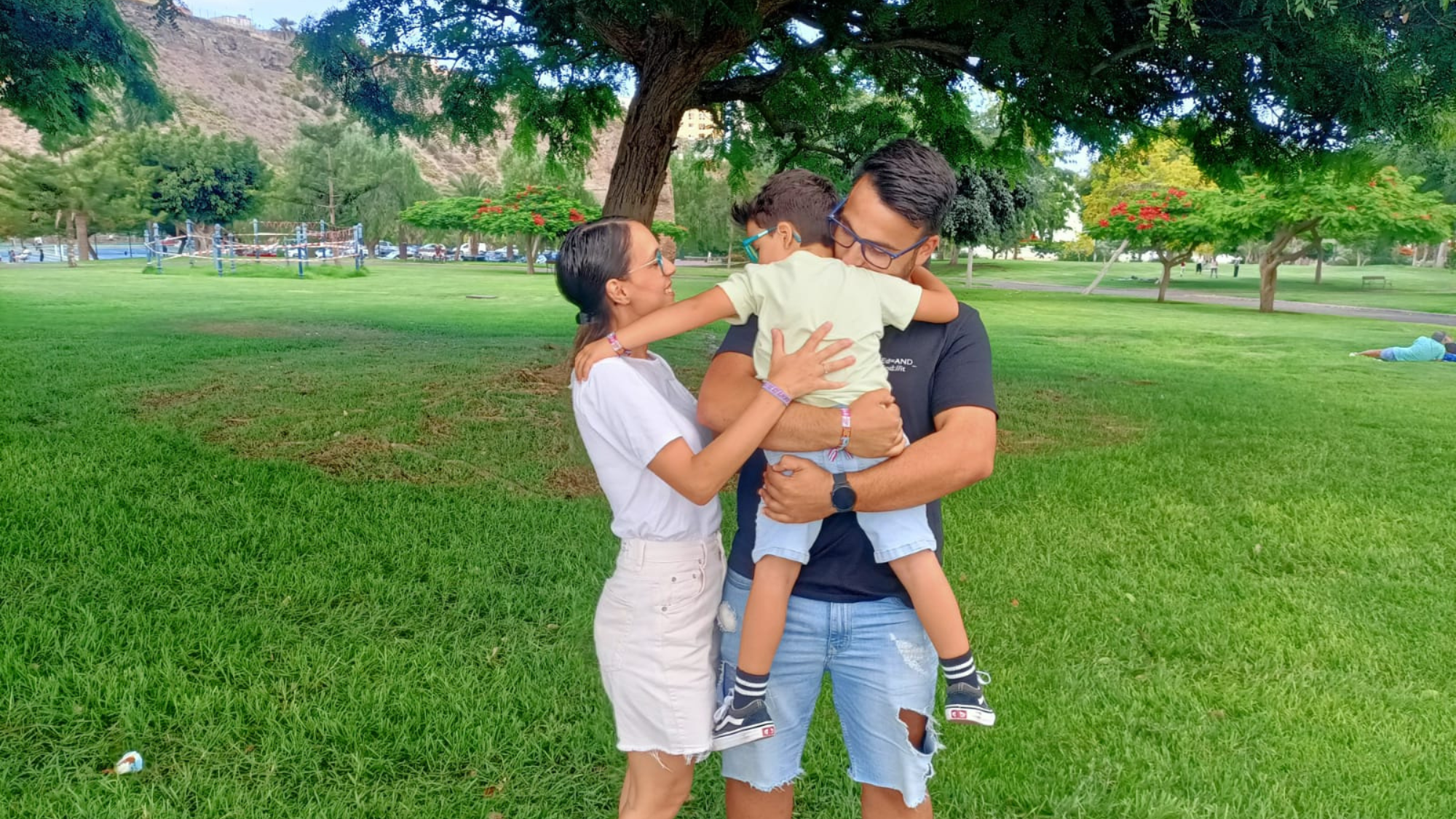 Nereida y Brian con Leo en brazos / ATLÁNTICO HOY  - MARCOS MORENO