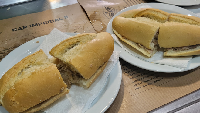 Los bocatas de costillas. ATLÁNTICO HOY