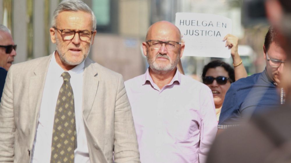 José Bernardo Fuentes Curbelo, alias Tito Berni, a su llegada al Juzgado para prestar declaración por segunda vez./ ÁLVARO OLIVER - AH
