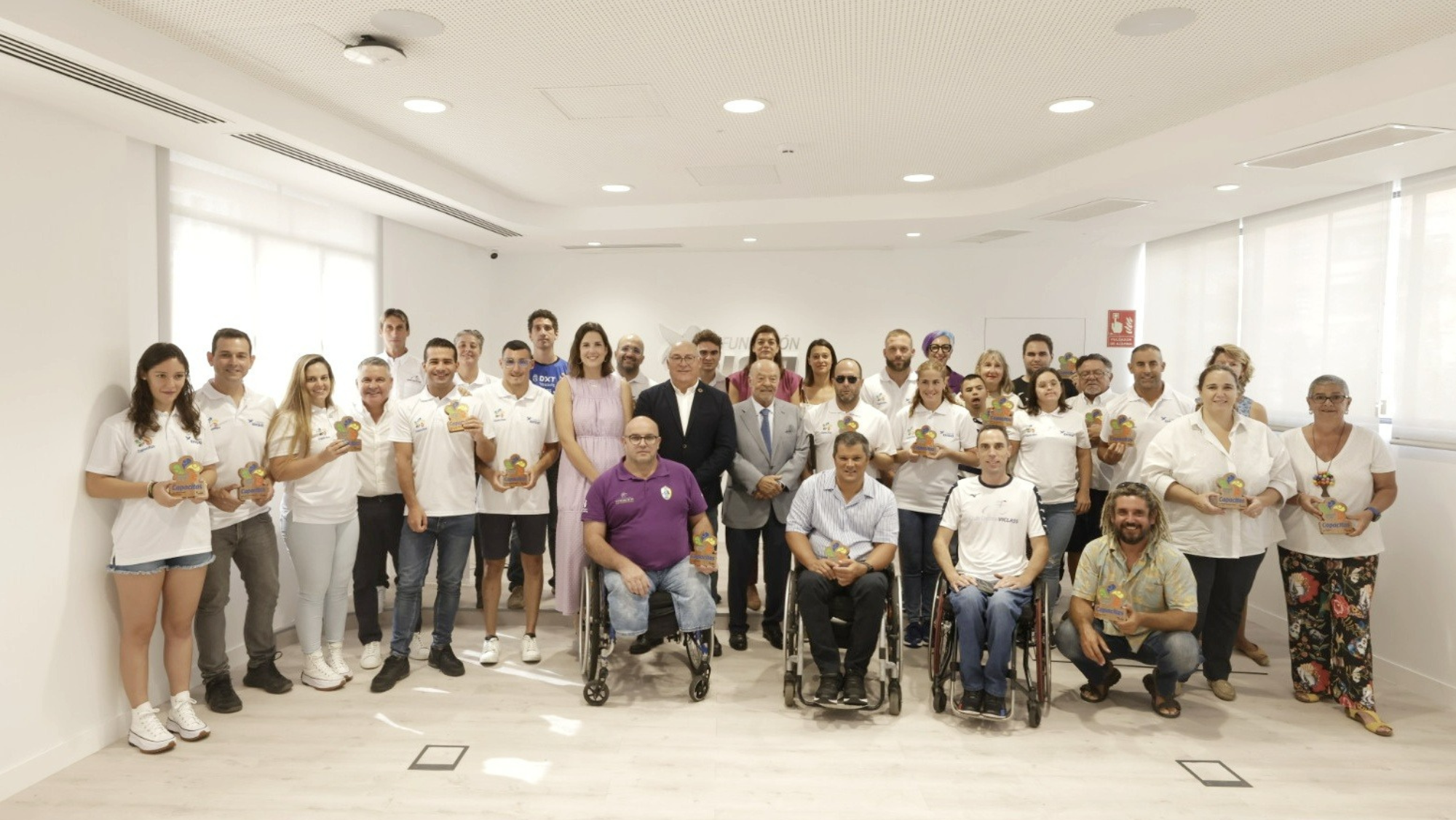 Foto de familia con todos los deportistas, clubes y asociaciones reconocidas / FUNDACIÓN DISA Foto de familia con todos los deportistas, clubes y asociaciones reconocidas / FUNDACIÓN DISA