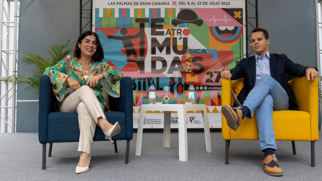 Carolina Darias y Adrián Santana, concejal de Cultura, durante la presentación del Festival TEMUDAS AYUNTAMIENTO DE LAS PALMAS DE GRAN CANARIA (1)