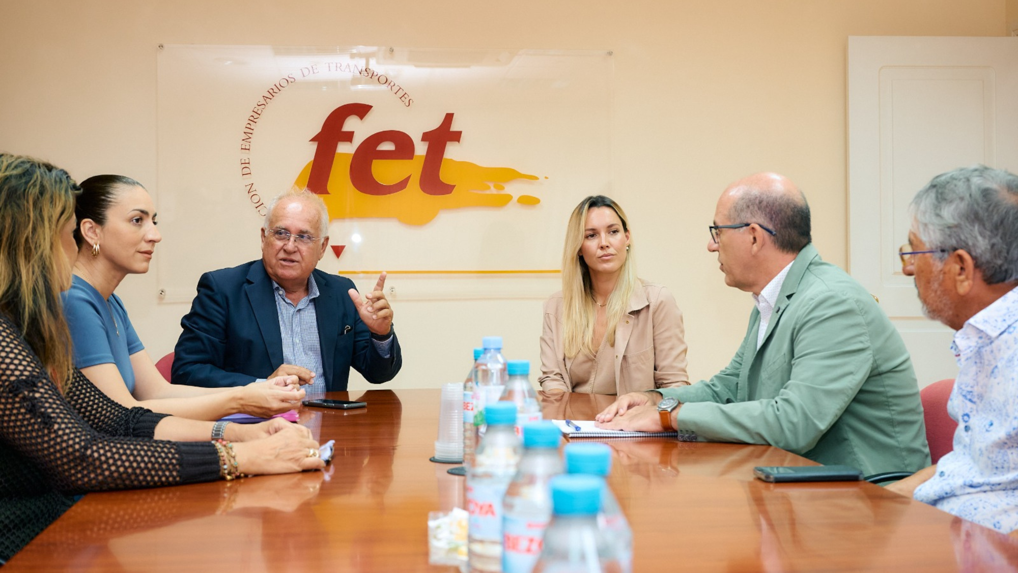María Fernández con la Federación de Empresarios de Transportes de Canarias / COALICIÓN CANARIA