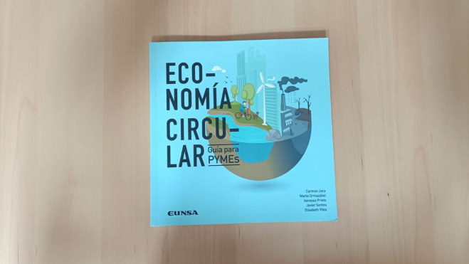 Uno de los libros de los que ha participado Carmen Jaca como autora / ATLÁNTICO HOY - MARCOS MORENO Uno de los libros de los que ha participado Carmen Jaca como autora / ATLÁNTICO HOY - MARCOS MORENO
