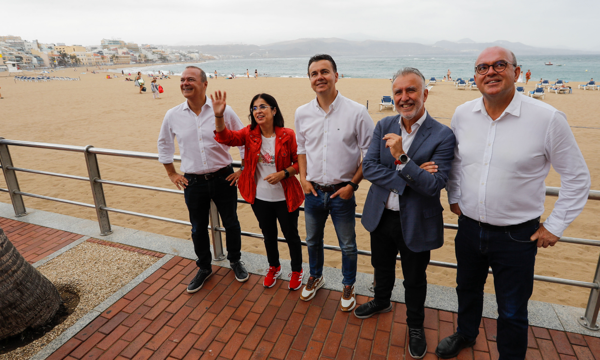 De izda a dcha: Augusto Hidalgo, Carolina Darias, Héctor Gómez, Ángel Víctor Torres y Anselmo Pestana. / EFE