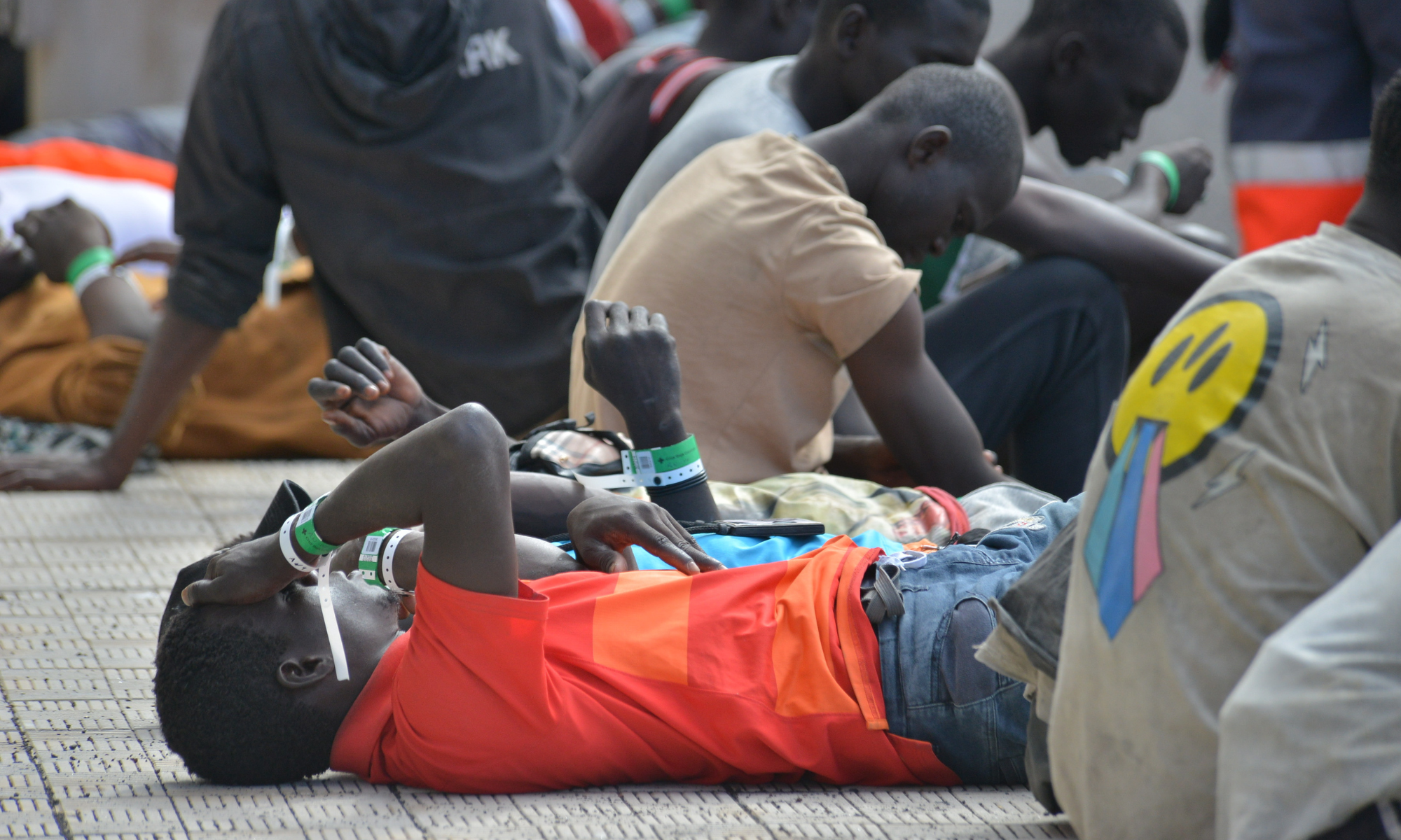 Varias de las personas llegaron en un cayuco a El Hierro. / EFE