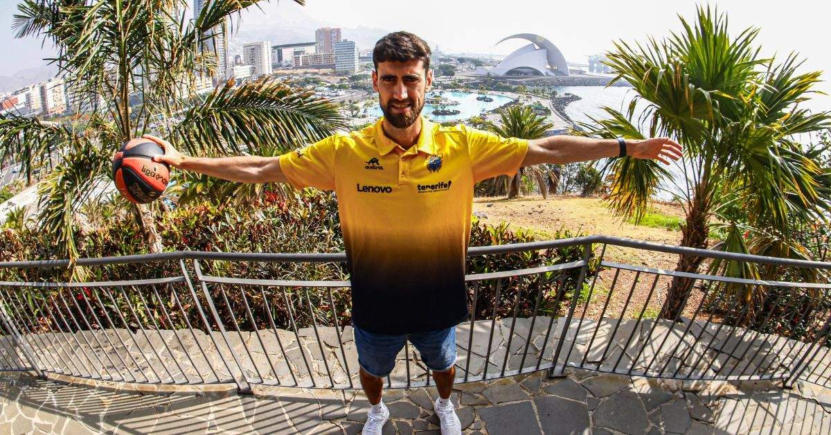 Joan Sastre seguirá como jugador aurinegro dos temporadas, con opción a una tercera./ CB CANARIAS