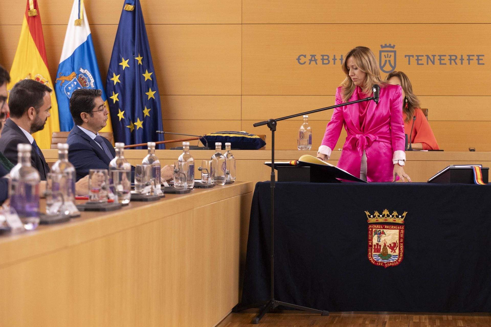 Rosa Dávila, nueva presidenta del Cabildo de Tenerife, en su toma de posesión este 3 de julio de 2023./ EFE