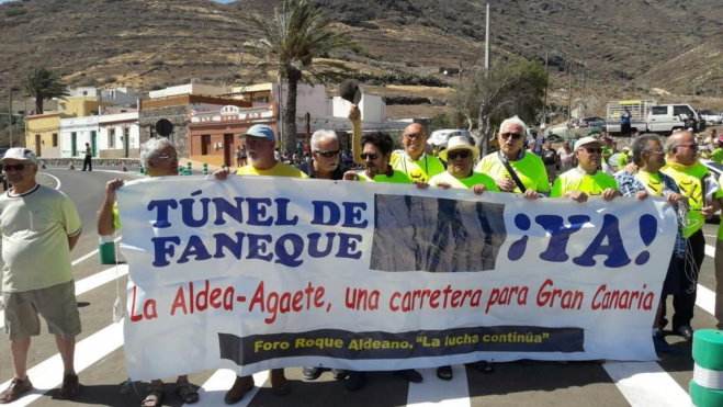 Foro Roque Aldeano manifestándose por la carretera de La Aldea / CEDIDA
