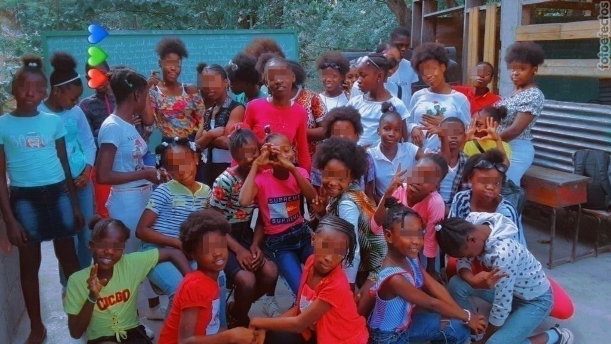 Algunos de los alumnos de Carmen Martínez en Puerto Príncipe, de dónde busca huir con los menores / CEDIDA