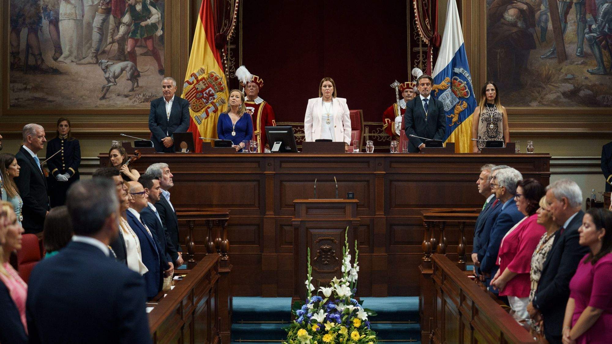Momento de la apertura de la XI Legislatura del Parlamento de Canarias / EFE-RAMÓN DE LA ROCHA Momento de la apertura de la XI Legislatura del Parlamento de Canarias / EFE-RAMÓN DE LA ROCHA