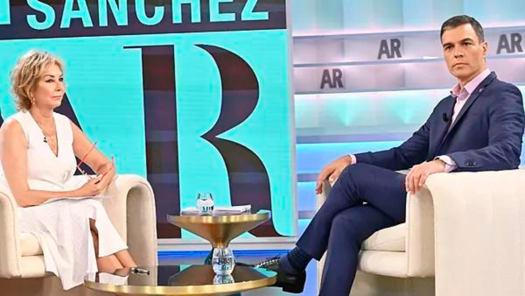 Pedro Sánchez en el Programa de Ana Rosa, con Ana Rosa Quintana como conductora./ MEDIASET Pedro Sánchez en el Programa de Ana Rosa, con Ana Rosa Quintana como conductora./ MEDIASET