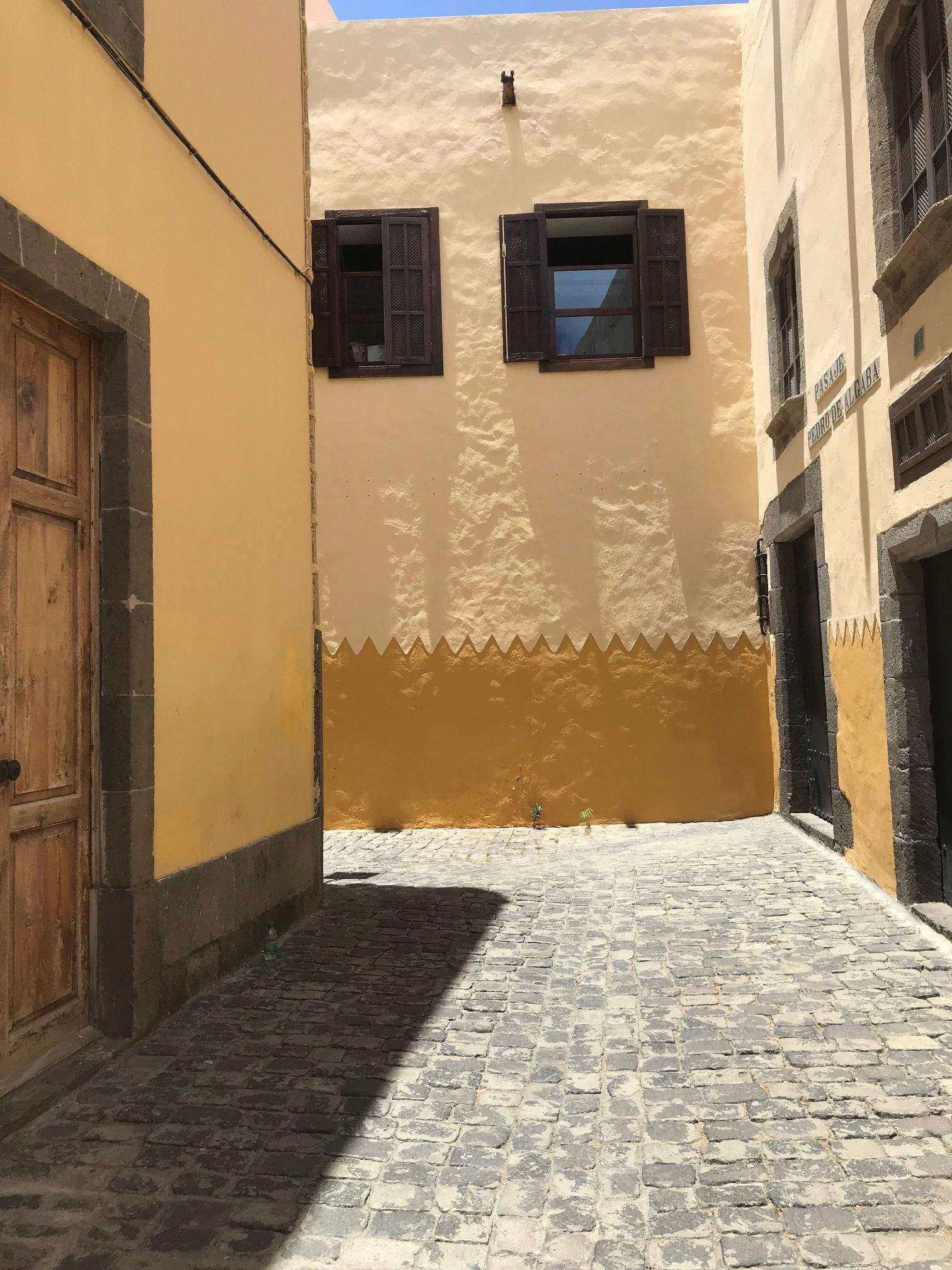 Uno dobla una calle y no sabe quién viene del otro lado, como no sabes qué acontecerá en la página siguiente del libro que lees